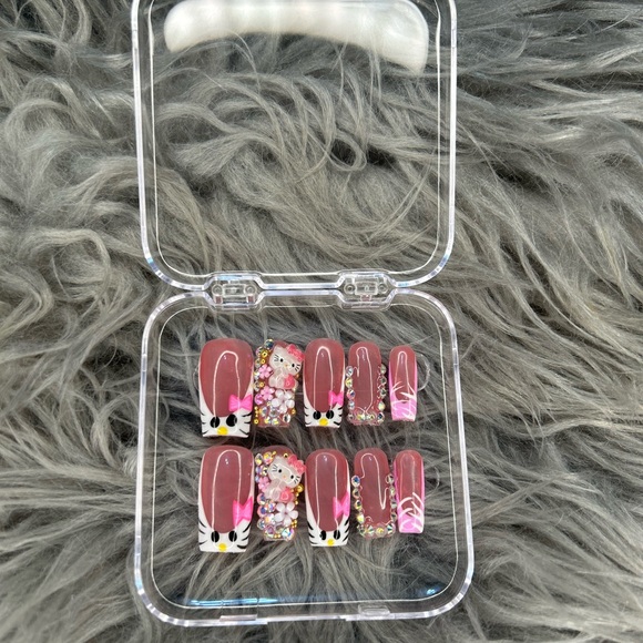 Hello kitty reusable press ons🩷 - Picture 4 of 5